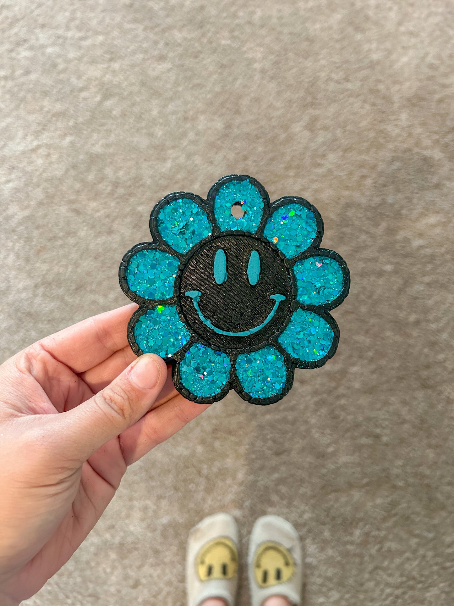 Turquoise Smiley Daisy Freshie